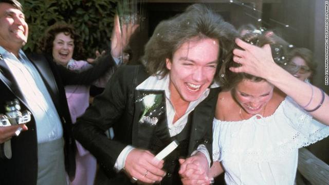 １９７７年にケイ・レンツさんと結婚