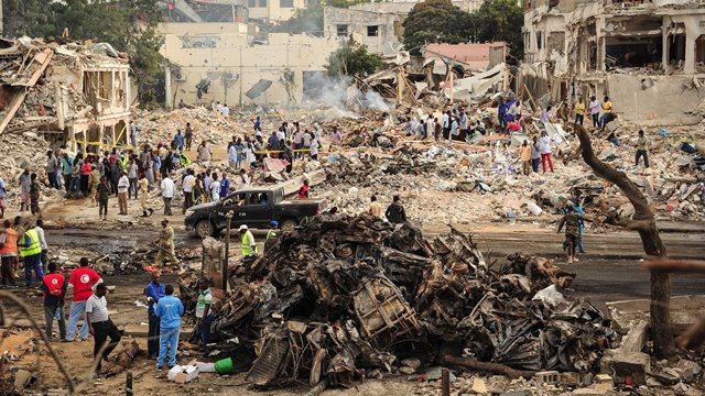 米軍がソマリアで空爆を行い、戦闘員１００人以上を殺害した＝Mohamamed Abdiwahab/AFP/Getty Images