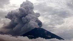 インドネシア・バリ島のアグン山が約半世紀ぶりに噴火した