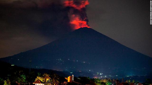 噴火の影響で、同島の最大産業である観光は甚大な被害を受けるとみられている