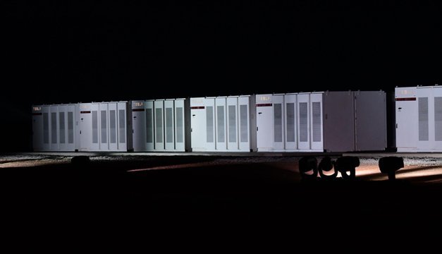 米テスラが豪州に設置した世界最大のリチウムイオンバッテリーが稼働を開始