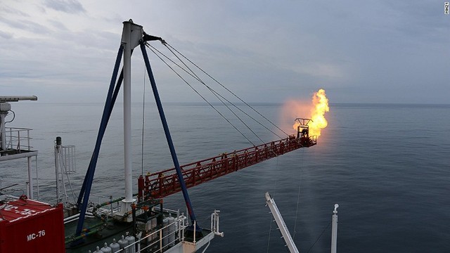 天然ガスを取り出す海洋産出試験を実施