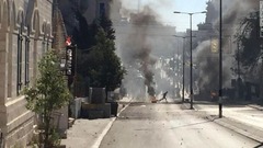 パレスチナのデモ隊とイスラエル治安部隊が衝突した＝８日、ベツレヘム