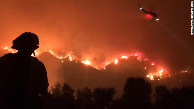 カリフォルニア州の山火事で、ニューヨーク市全域を上回る面積が延焼
