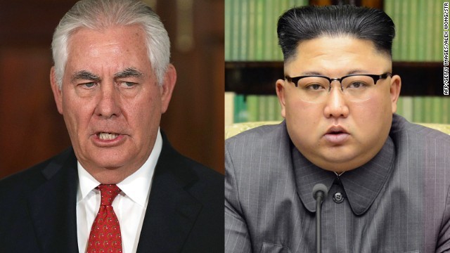 ティラーソン国務長官（左）が、北朝鮮との「前提条件なしの」対話に言及
