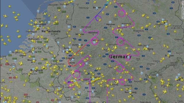 ドイツ上空に「クリスマスツリー」が出現。祝い方に限界はない