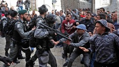 「首都」認定、パレスチナで衝突続く　４人死亡、３６７人負傷