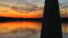 米バージニア州レイクアンナにある灯台をとらえた美しい夕暮れ時の写真