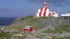 カナダのニューファンドランドにある「ケープボナビスタ灯台」は、１８４３年から１９６２年まで光を放っていた。隣にある鉄塔の電光に取って代わられ、博物館に改修された