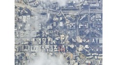ロサンゼルス中心部のビル群を真上から見下ろす