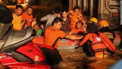 ダバオなどで救助活動が行われた。ミンダナオ島では少なくとも３万人がシェルターに避難した