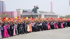 故金日成（キムイルソン）国家主席の誕生日を祝う北朝鮮国民