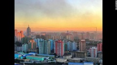 北朝鮮の首都・平壌市内から見た夕暮れの光景＝８月３１日