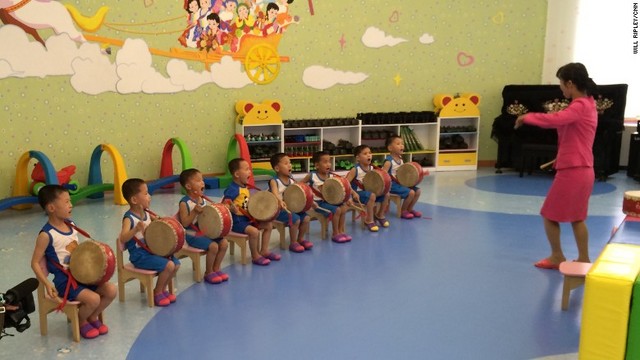 「子どもの日」に合わせて太鼓の練習をする子どもたち