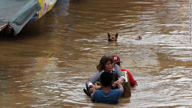 フィリピンを襲った台風２７号による死者は少なくとも１２３人に達した