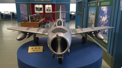 科学技術センターには戦闘機も展示されている