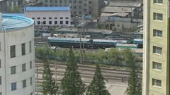 平壌の高麗ホテルの窓からは列車が見える