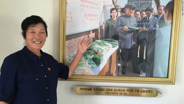 農場責任者の女性は北朝鮮国内ではちょっとした有名人だ。過去４０年の間に３代の指導者全員に会った