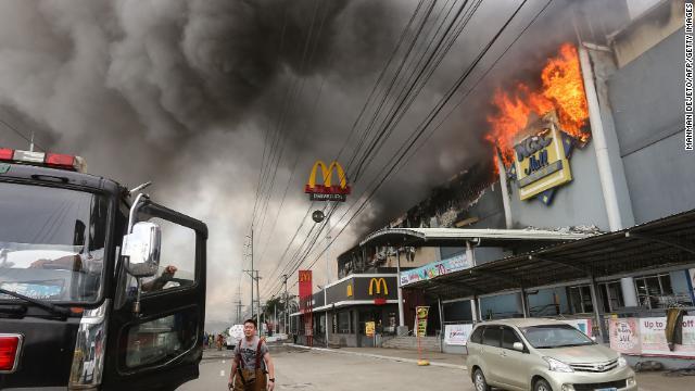 フィリピンで起きたショッピングモール火災で、３７人の死亡が確認された