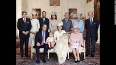 シャーロット王女の洗礼式の後に撮影された王室一家の写真＝２０１５年７月