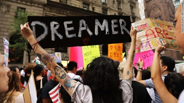 不法移民の救済制度「ＤＡＣＡ（ダカ）」の撤廃をめぐり、連邦地裁が差し止めを命じた