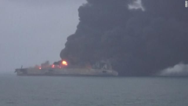 中国沖で衝突・炎上のタンカーが一部爆発