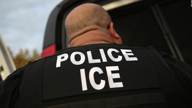 米移民税関捜査局が全米のセブンイレブンで不法移民雇用に関連し一斉摘発を実施した