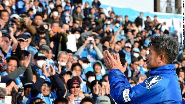 世界最年長のプロサッカー選手、三浦知良選手が横浜ＦＣとの契約を更新した