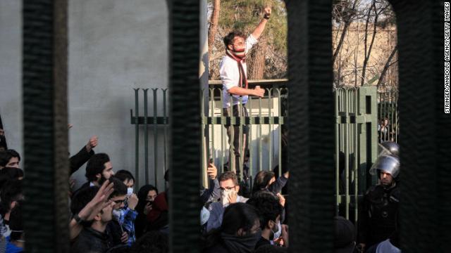 イラン当局が反政府デモで拘束した人のうち４４０人を釈放したという