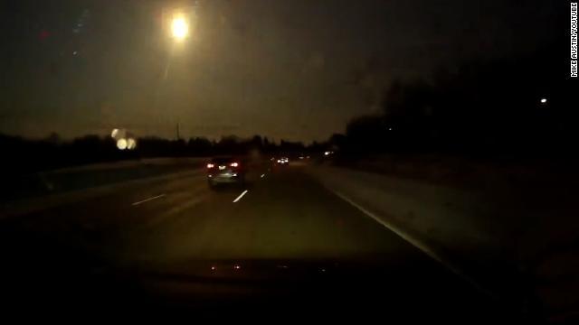 米ミシガン州で閃光で夜空が一瞬明るくなるとともに轟音がとどろき、住民を驚かせた