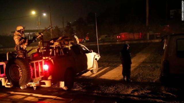 アフガン首都のホテルが襲撃された事件は、死者が１８人に上った