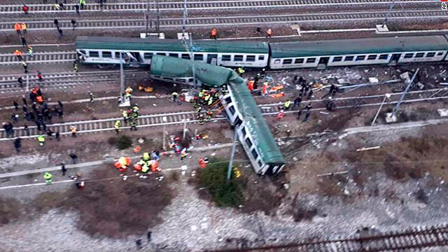 ミラノ近郊で列車が脱線