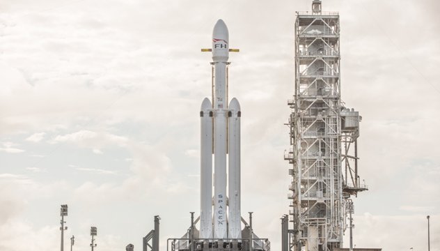 スペースＸが新型ロケット「ファルコンヘビー」の打ち上げを２月６日と発表