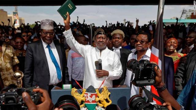 ケニアの野党指導者、オディンガ元首相が「人民の大統領」に就任