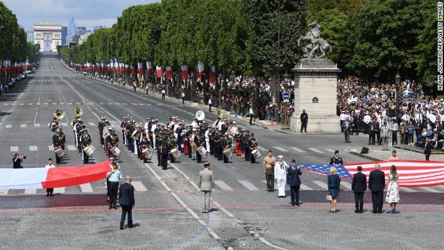 トランプ氏は「フランスのようなパレードがいい」と話したという