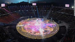 開会式は平昌オリンピックスタジアムで行われた。３万５０００人が収容可能