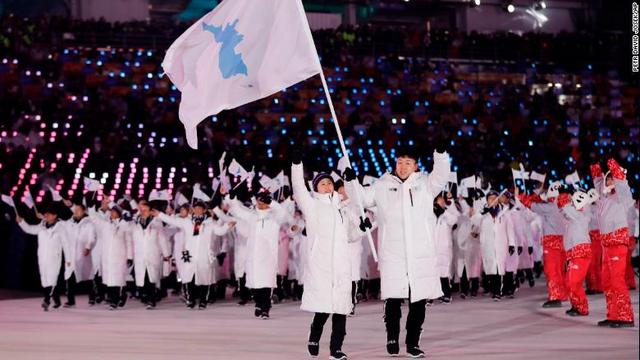 北朝鮮と韓国の選手が一緒に行進。五輪では今回以外にも過去３回ある
