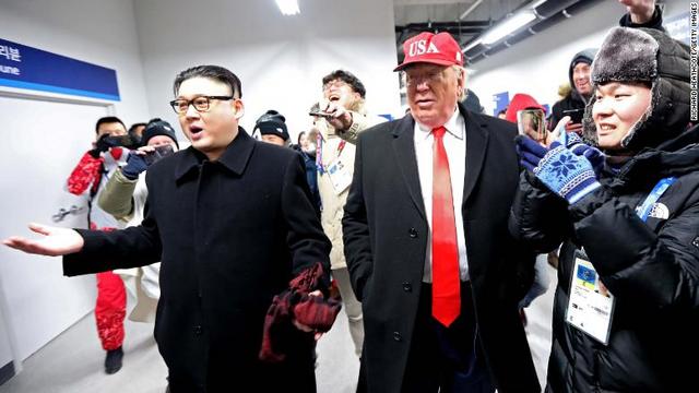 金正恩氏とトランプ氏が登場? ものまねした人はスタジアムの外に誘導された