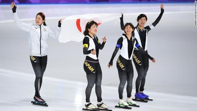 女子団体追い抜きで日本が金メダルを獲得した