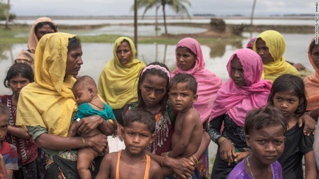 ミャンマーからバングラデシュへ避難してきた人々。「無人地帯」に取り残された人々についてはミャンマーへ送り返すことになった