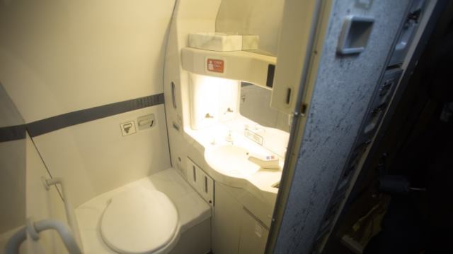 トイレもやはり手狭で、コンコルドで最も小さな一室となっていた