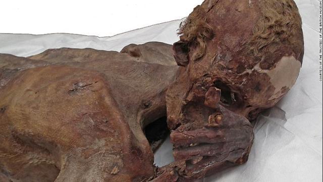 ５０００年前のミイラから世界最古のものとみられるタトゥーが見つかった