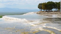 ヒエラポリスは温泉や石灰質の岩でも有名
