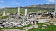 プルトニウムはアポロ神殿の近くにあった