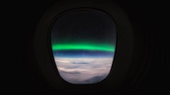 機体の窓から見たオーロラ