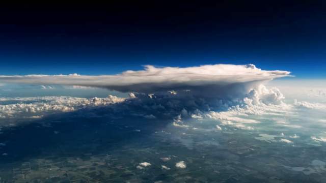 ミネソタ州上空の雷雨/Courtesy Christiaan van Heijst