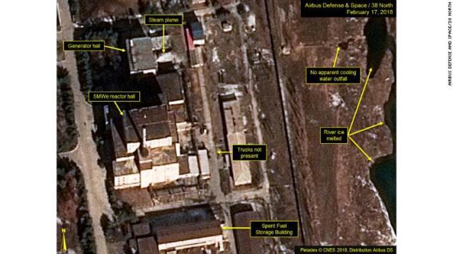 ２月に撮影された衛星写真には５メガワット原子炉の付近で発電ホールから蒸気が立ち上っていた
