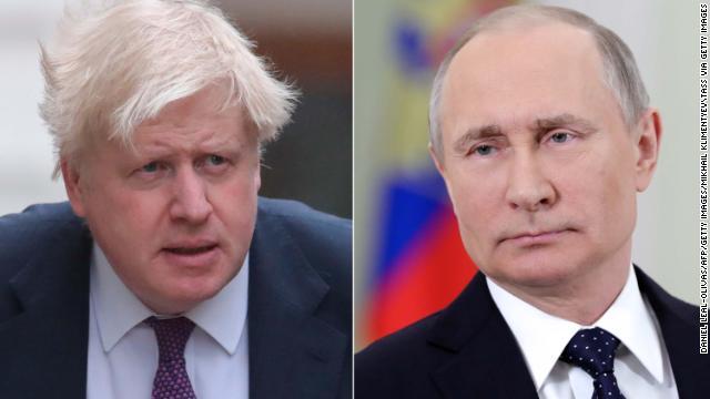 ジョンソン英外相（写真左）が元ロシア情報機関要員らの襲撃でプーチン大統領が指示した可能性を指摘