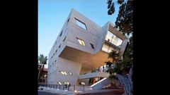 レバノン「イッサム・ファレス研究所」。ベイルート・アメリカン大学はデザインコンペの末、ハディド氏の案を選出した＝Hufton+Crow