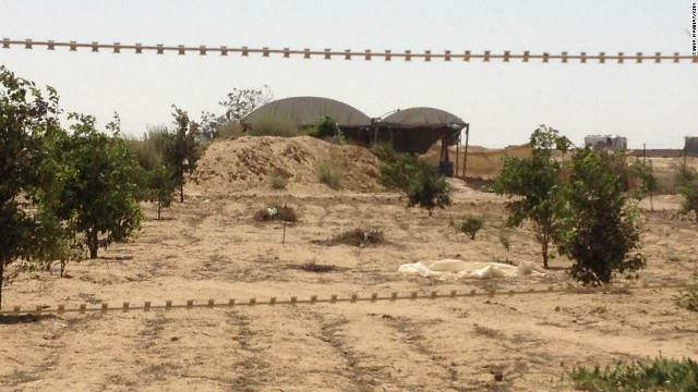 ガザ地区に掘られた密輸用のトンネル＝２０１２年